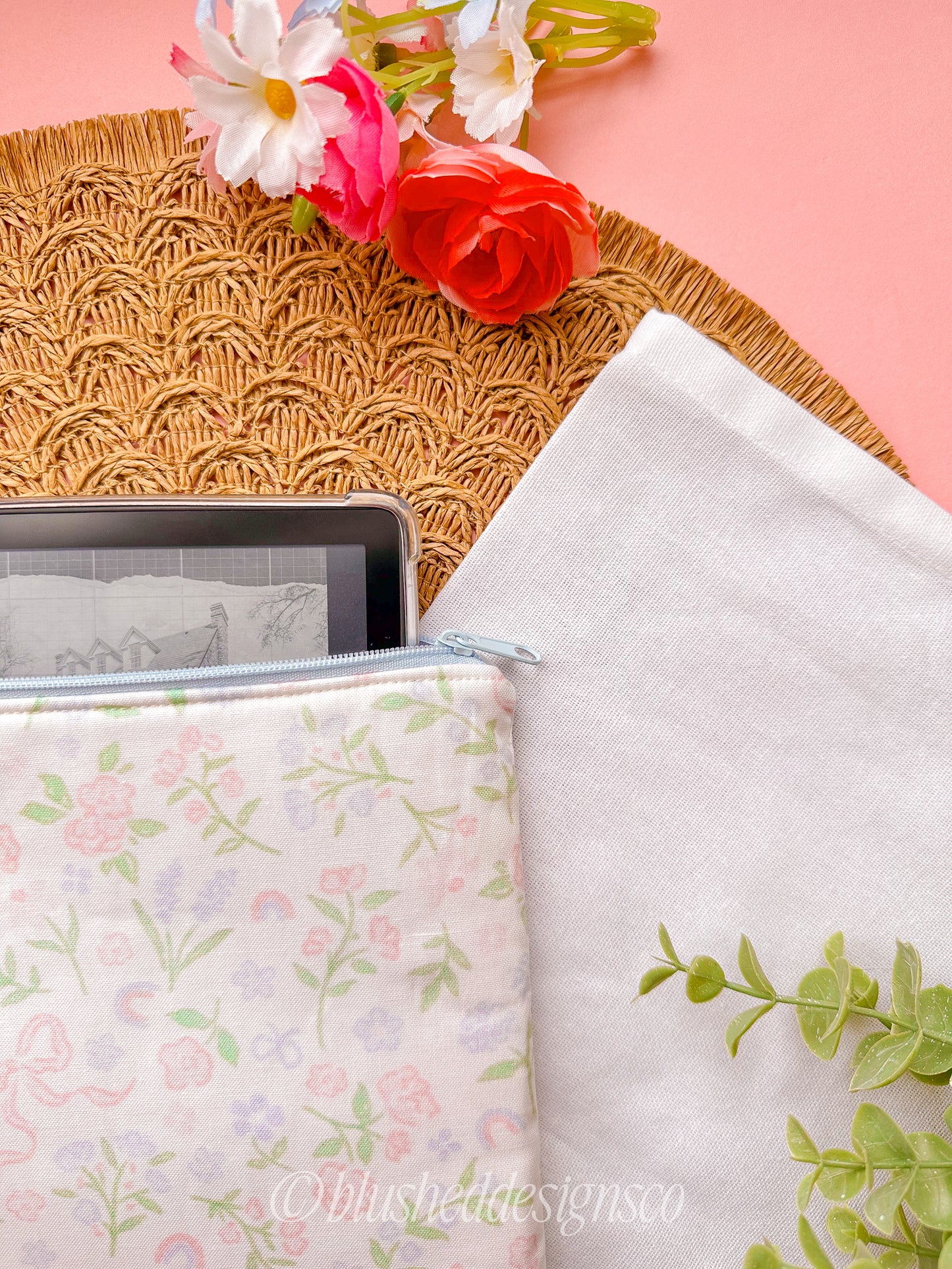 Vintage Florals & Bows Zippered Kindle Sleeve