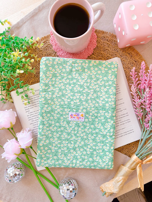 Green Daisy Book Sleeve